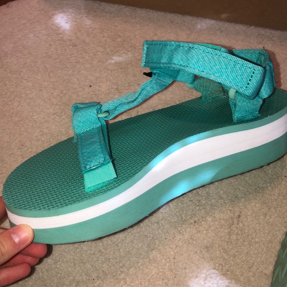 women’s teva’s